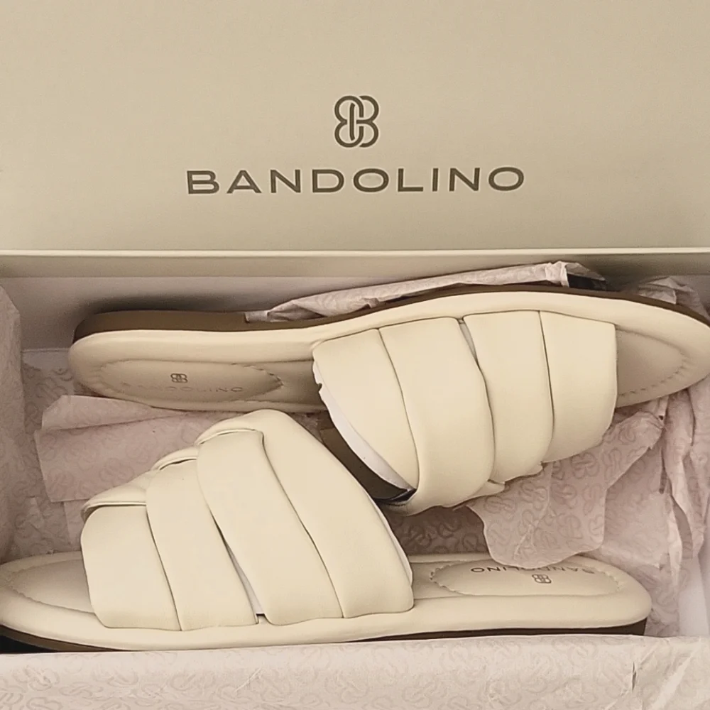 Bandolino NWT Vistan Ivory Flat Sandal Slip On